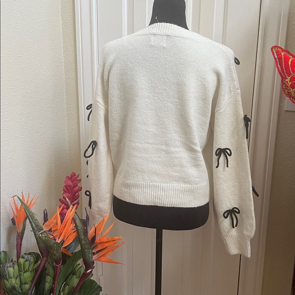 NWT Luna Ivy Bow Sweater - Picture 5 of 9